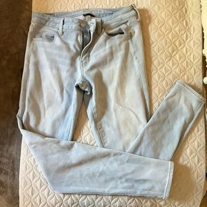 American Eagle light wash jegging